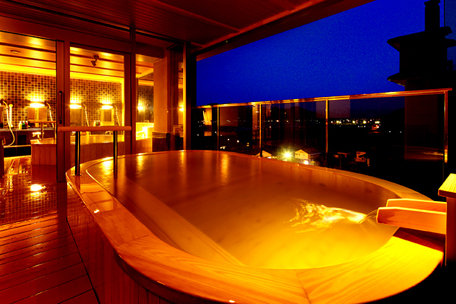 7F展望檜風呂【熱の湯】-小判の形の露天風呂-男湯